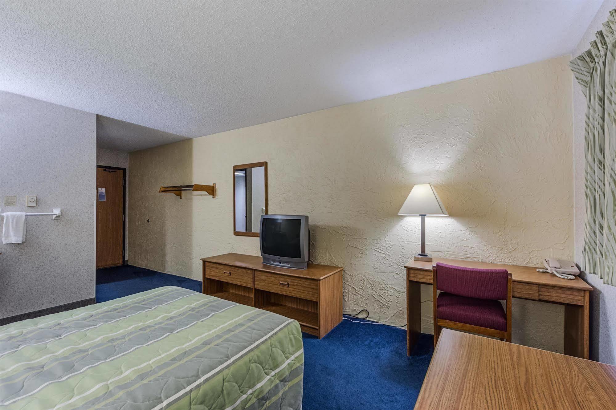 Rodeway Inn Cascade Exterior photo