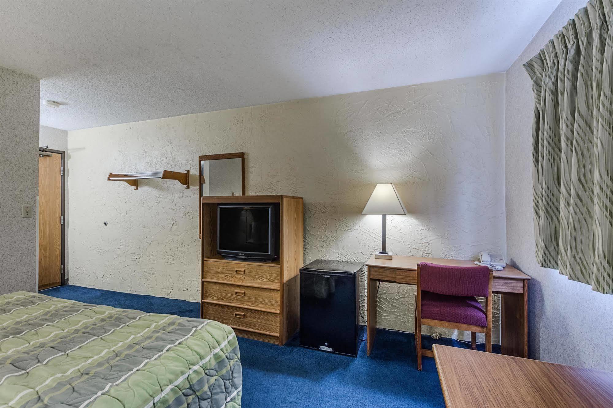 Rodeway Inn Cascade Exterior photo
