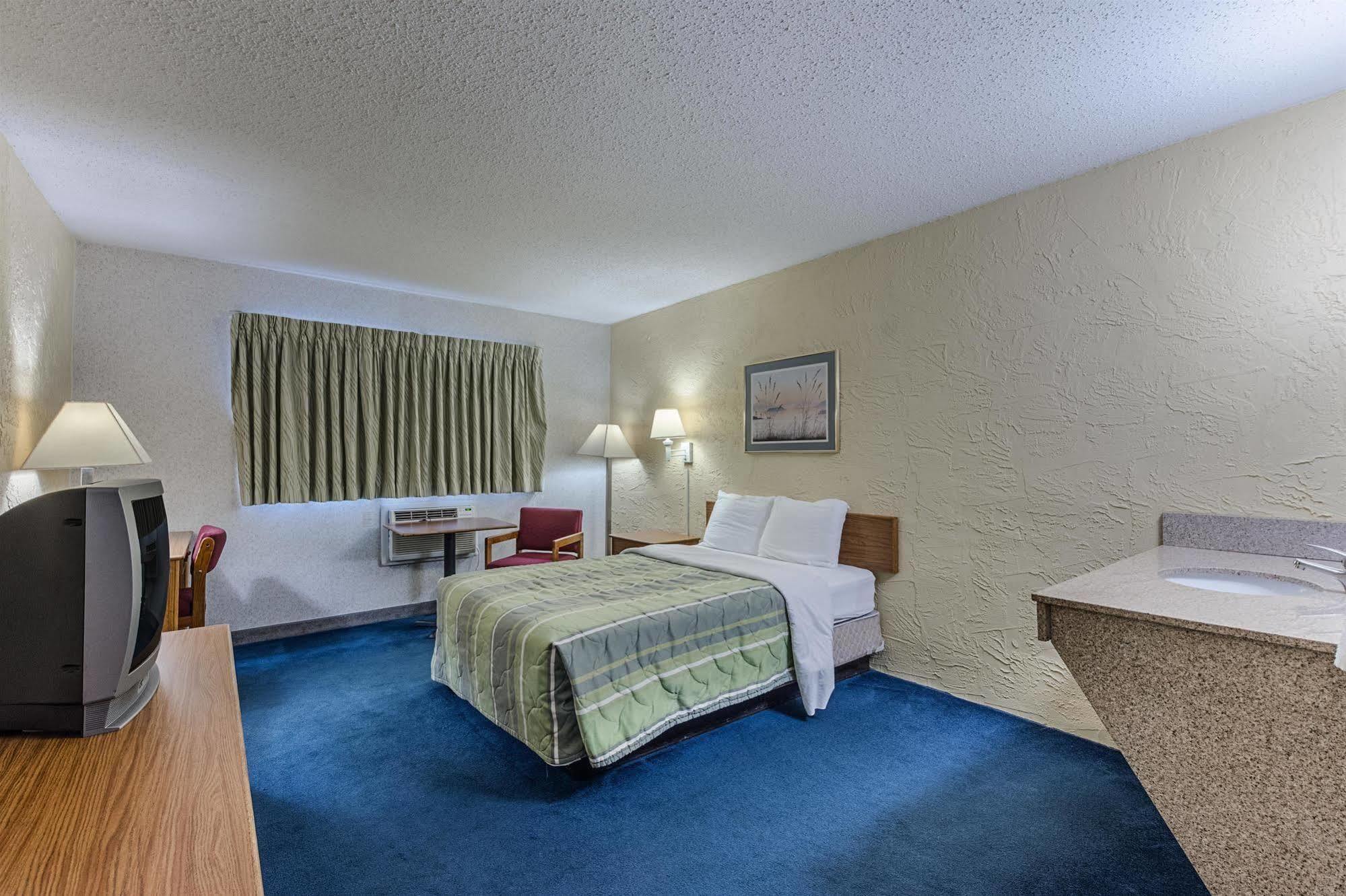 Rodeway Inn Cascade Exterior photo